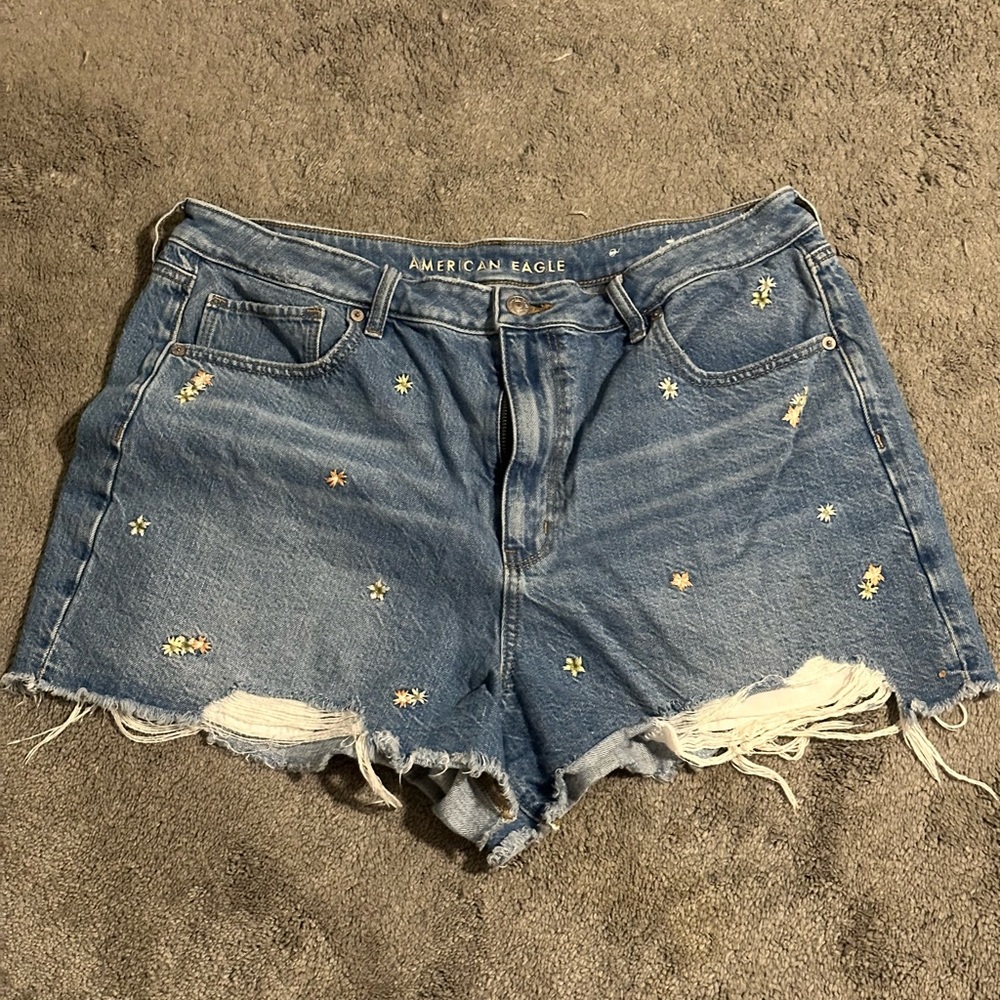American Eagle flower shorts